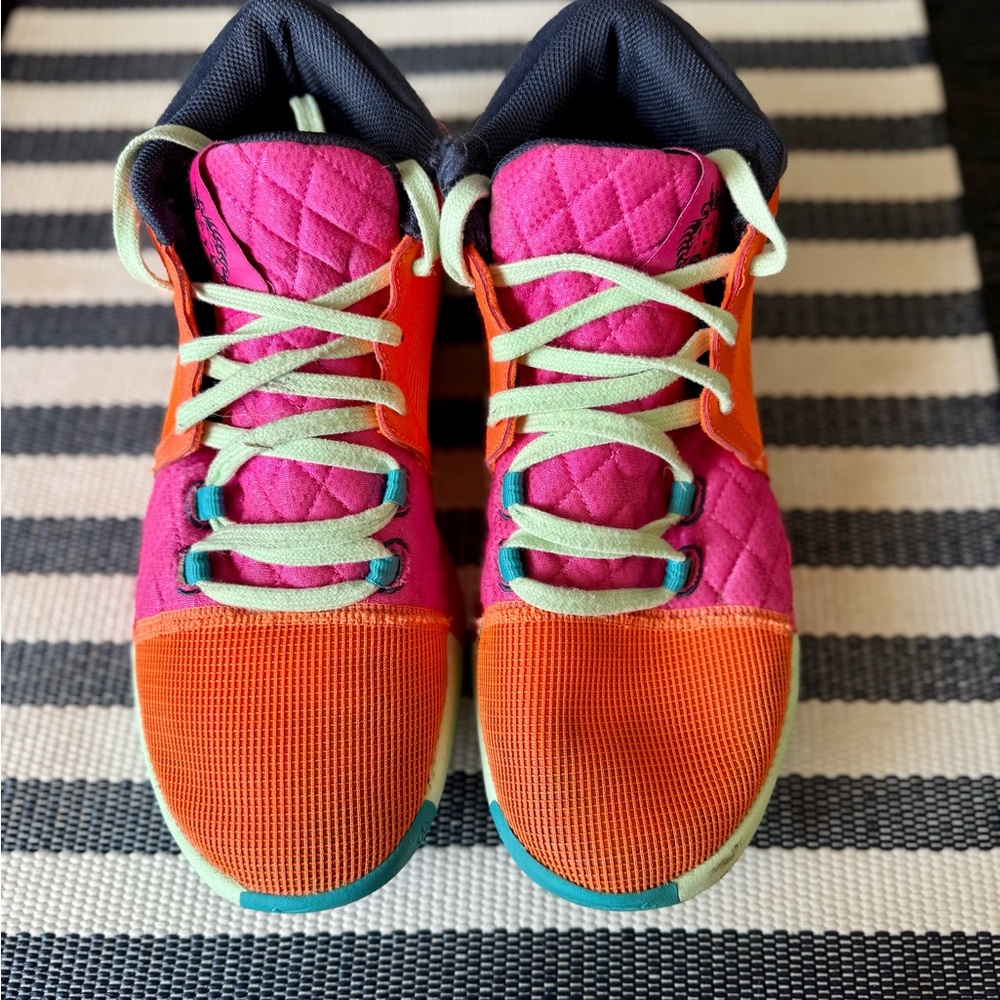 Nike LeBron Witness 8 Basketball Sneakers, Size 9.5